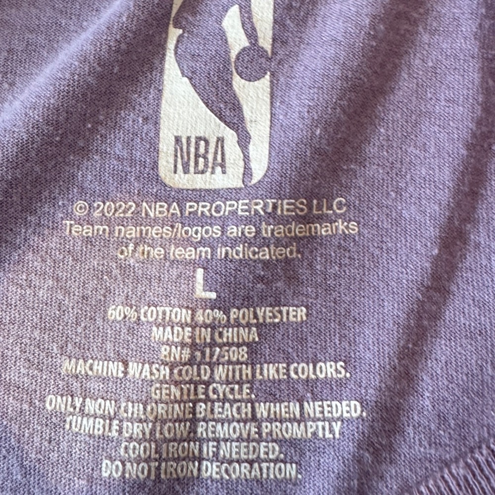 NBA Womens Lakers Cropped T-Shirt L Purple Bleach Wash Graphic Sporty Streetwear - Picture 3 of 6